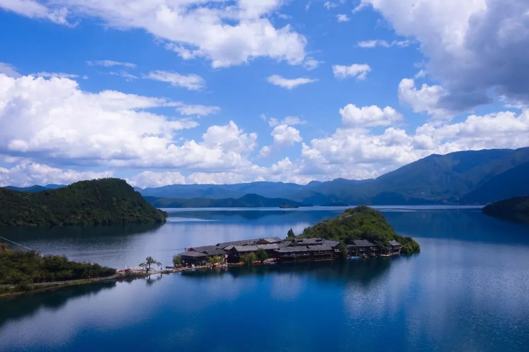 盤它！這個說起雲南就能想到的地方，這時景美人少超愜意～ 旅遊 第4張