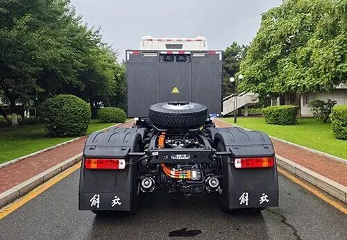 410批牵引车抢鲜看3.jpg