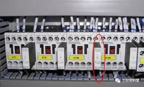 控制柜图纸怎么看_电控柜怎么看图纸和接线_控制柜二次接线图识图