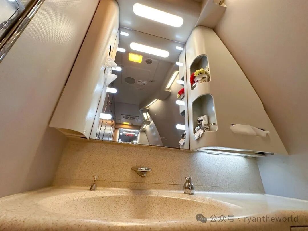 东航B777-300ER头等舱沪蓉线体验 2。8万里程兑换攻略及乘坐提醒