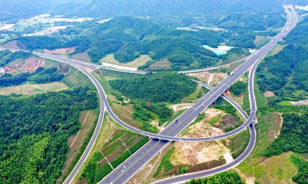 高速公路四通八达.jpg