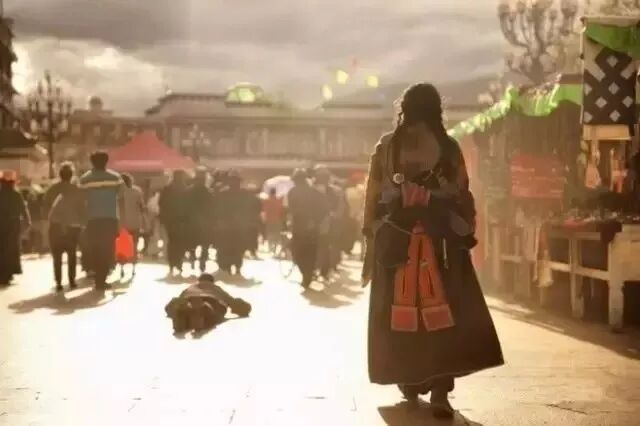 做人：高在忍，贵在让，心在善