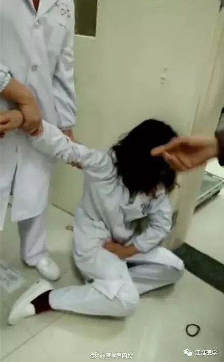 城管局长夫人脚踹怀孕护士致其先兆性流产!局长:服务业受点气应该的!