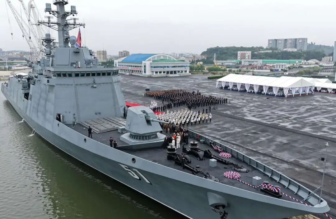 金正恩登舰传递出什么信号,现场画面公开！金正恩登上“崔贤”号驱逐舰：朝鲜将全面加..