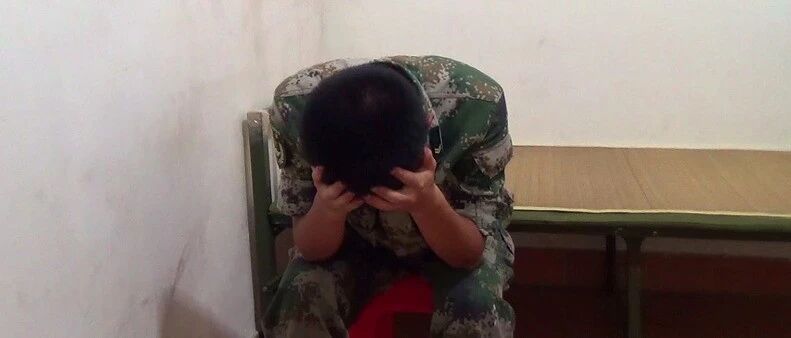 降衔，提前退役！一名战士违规使用手机导致泄密，东部战区通报