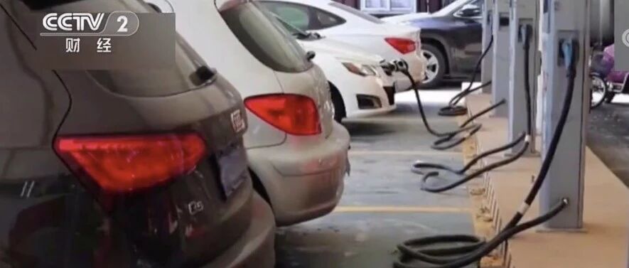 充电1小时排队4小时！网友：我都到家了，朋友还在高速上排队充电……