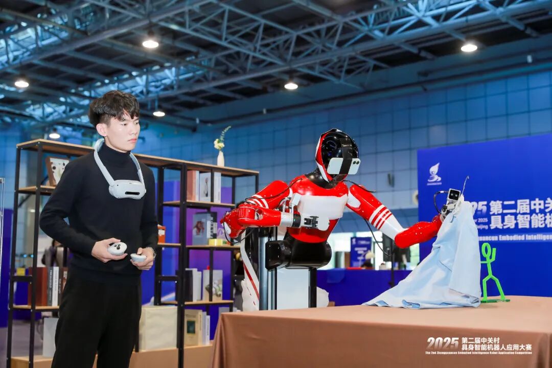 倒咖啡、叠衣服、拿快递、捡垃圾……“实干派”机器人：劳动最光荣