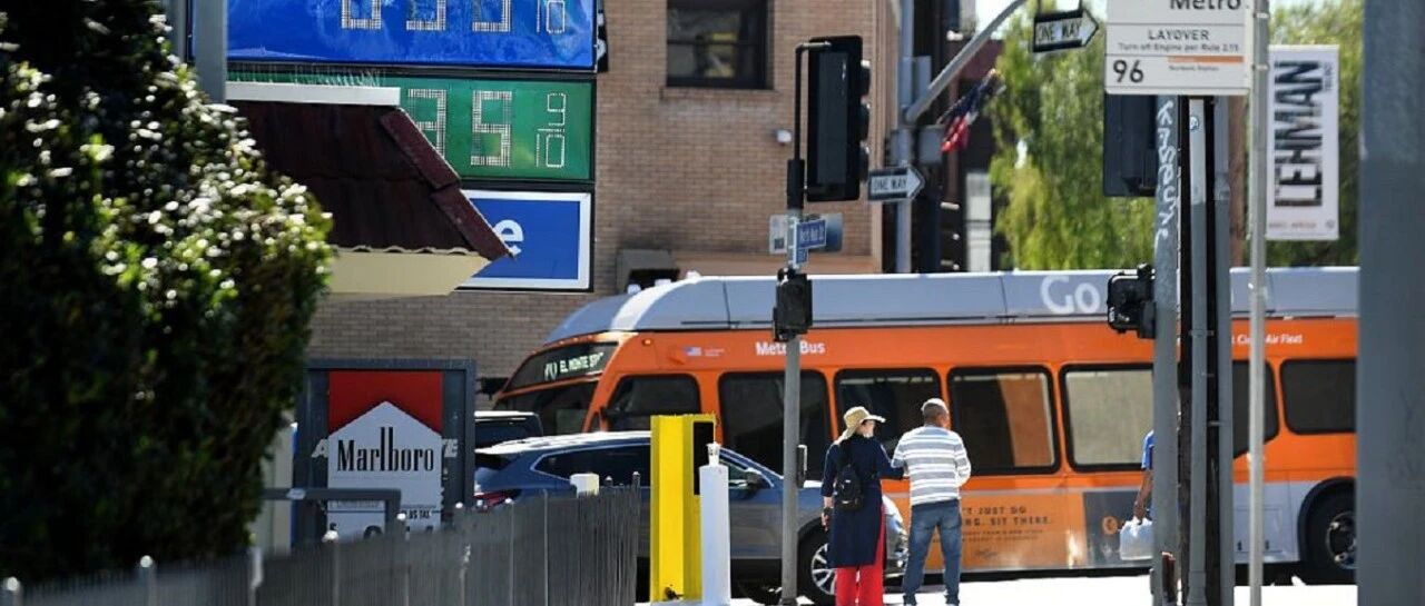 俄乌冲突，汽车受伤？丨棱镜