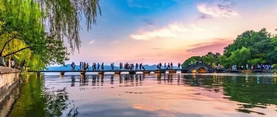 今年春节，黄山空荡荡，西湖挤破头 | 棱镜