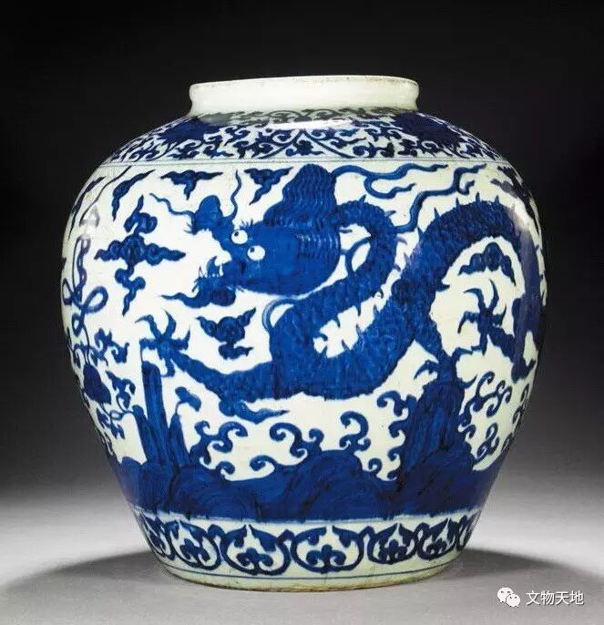 明嘉靖青花云龙纹罐 高52厘米