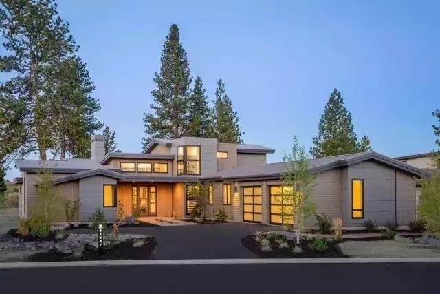 轻钢别墅的轻钢结构配件制作工厂化和机械化程度高,商品化程度高.