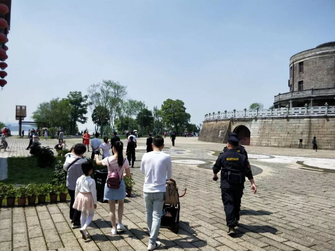 雨湖|五一我在岗 | 看看雨湖公安的蜀黍这几天在忙啥