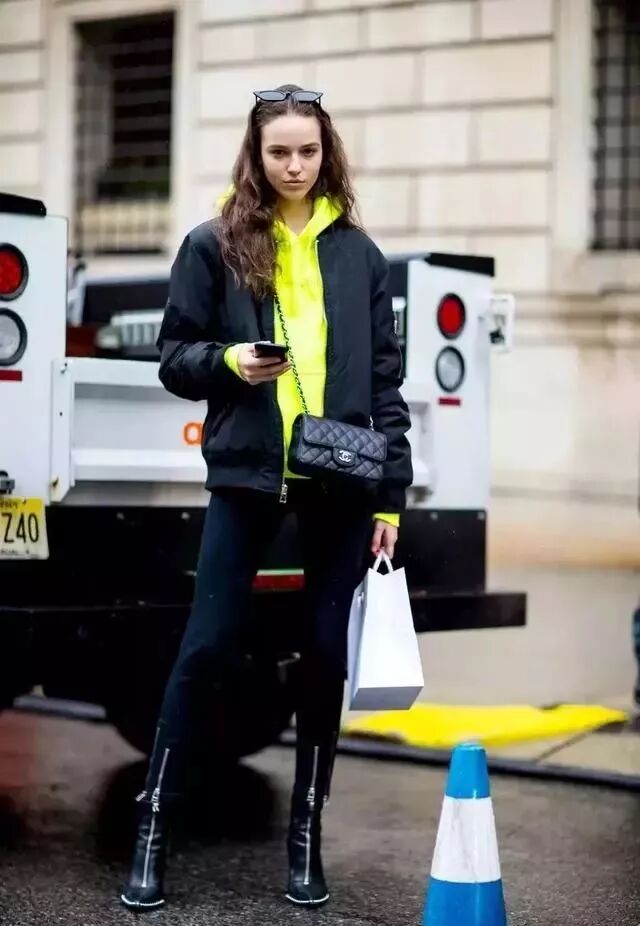 衛衣+外套，突顯出造型的層次感！ 時尚 第50張