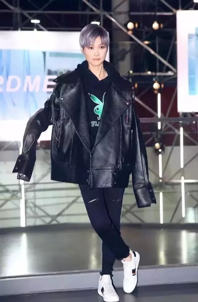 衛衣+外套，突顯出造型的層次感！ 時尚 第23張