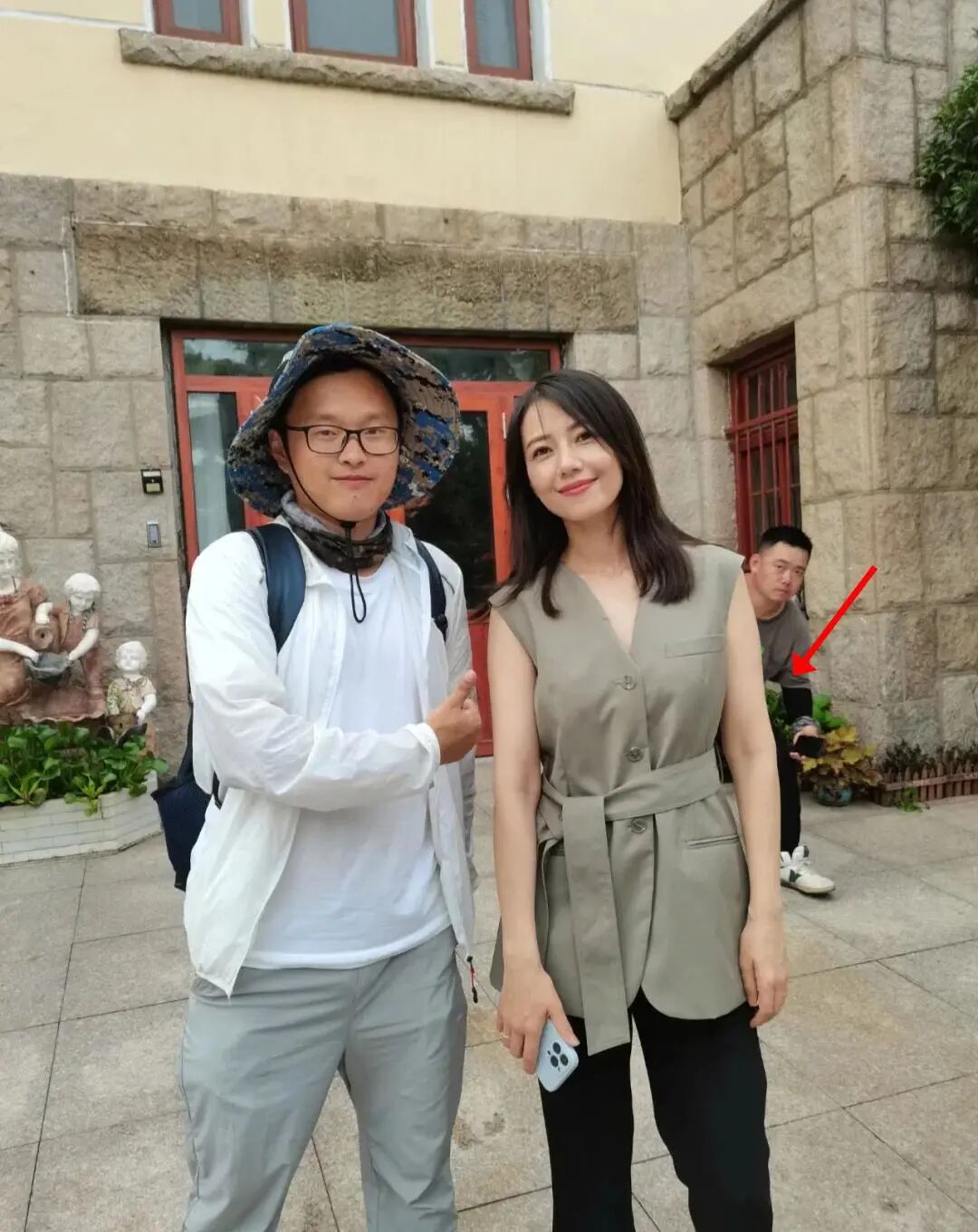 高圆圆跟素人合影 才发现她一点不胖 即便不包装也这么漂亮 时尚圈 时尚品牌 时尚人物 时尚生活 微信头条新闻公众号文章收集网