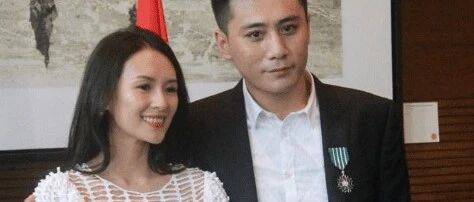 章子怡老得不真实，生图脸出油还凹凸不平，穿白裙想嫩也嫩不了！