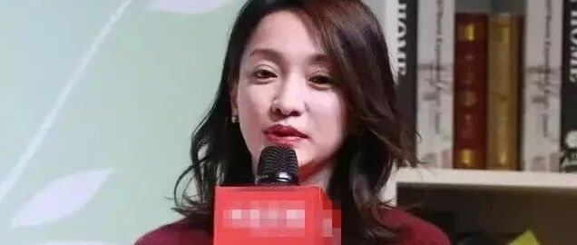 周迅这几年老太快了，脸部松垮坑坑洼洼还多，像50多岁的同龄人！