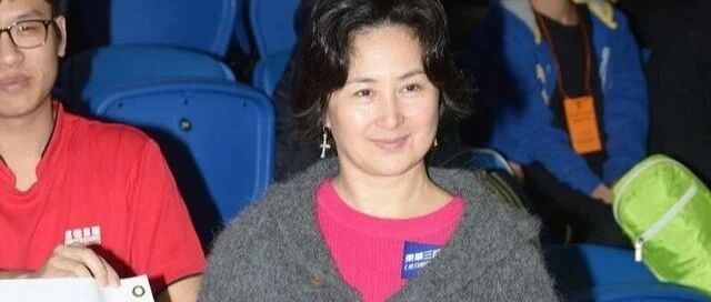 哪有骨子里的贵族气质，何超琼穿上朴素的衣服，就是个普通老人