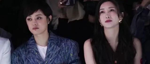 孙俪看秀被拍到，皮肤蜡黄还有明显的法令纹，不修图就是大妈！