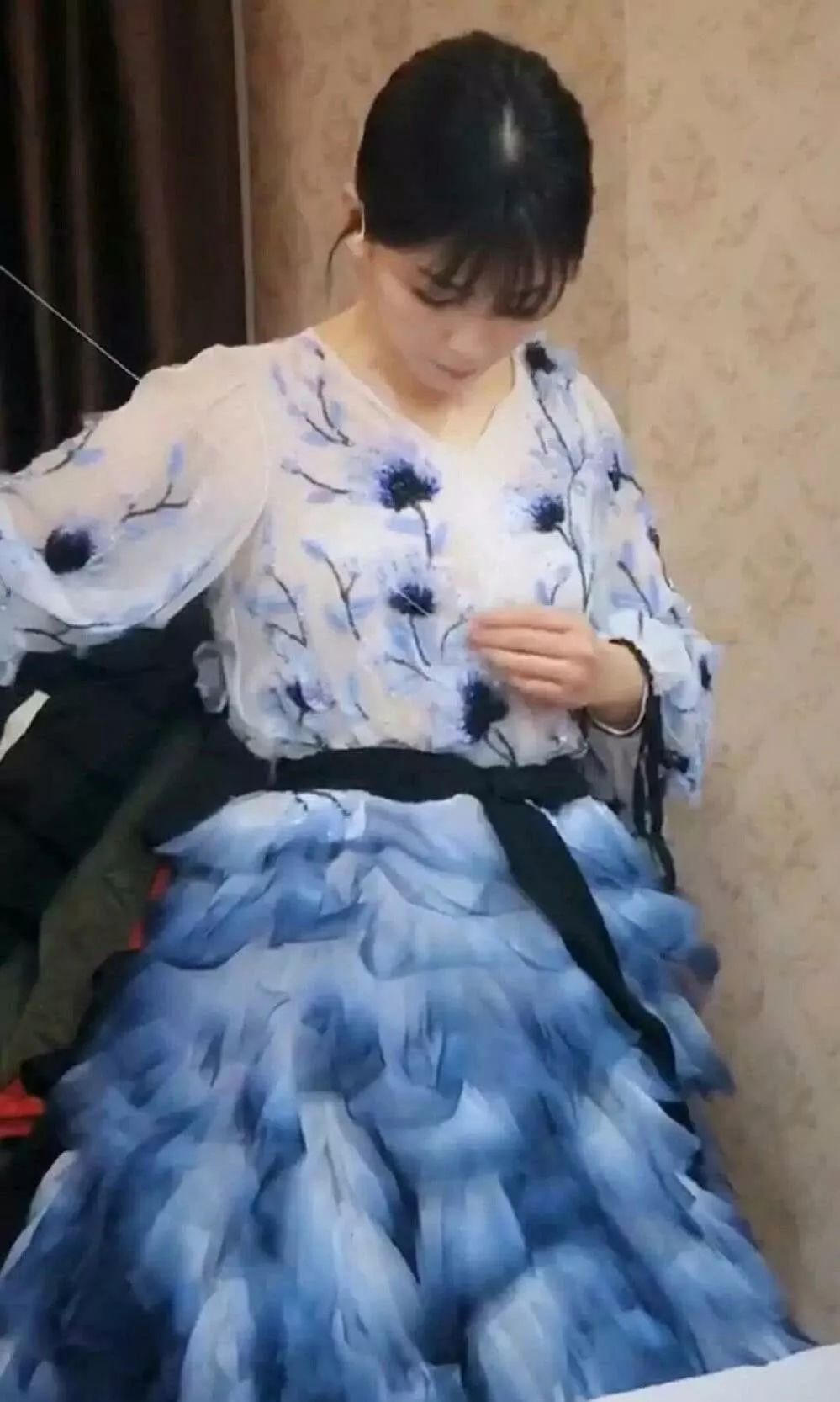劉濤縫完「花瓣裙」，網友：又一個仙女下凡了！ 時尚 第2張