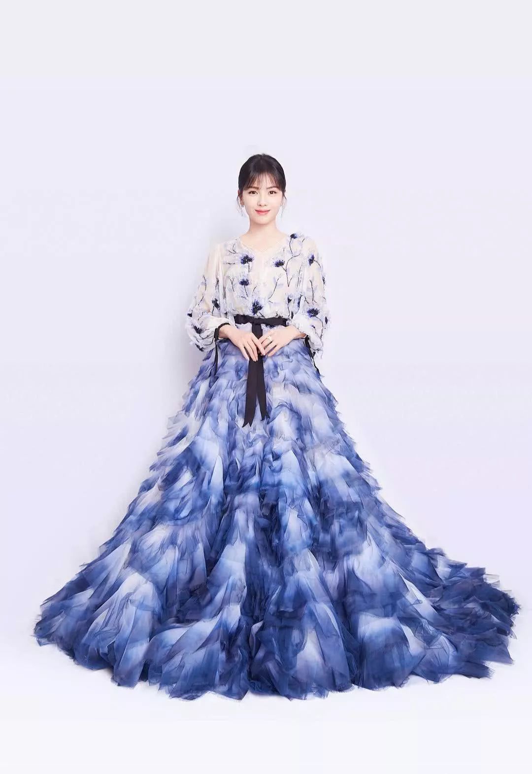 劉濤縫完「花瓣裙」，網友：又一個仙女下凡了！ 時尚 第1張