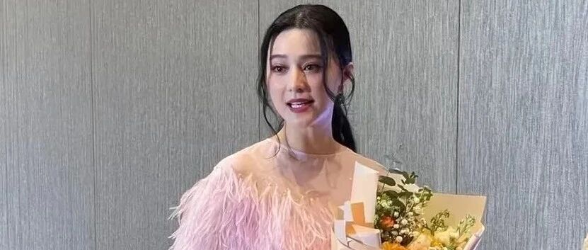 范冰冰没了厉害团队包装，化妆都盖不住皱纹，体态老了有大妈感！