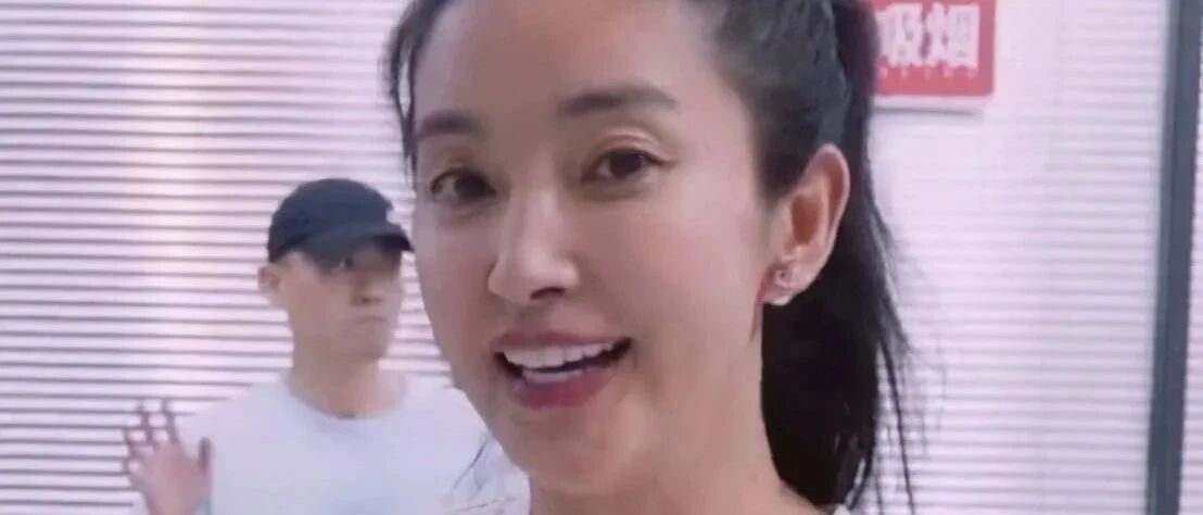 大把年纪还争当少女，李冰冰就该真实不要装，没中年女性的优雅！