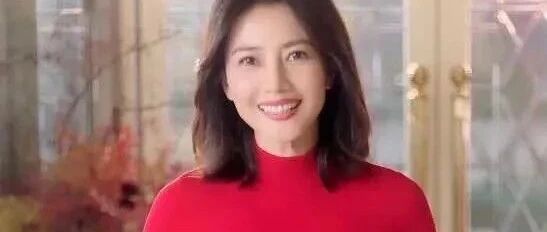 高圆圆宣布参加湖南春晚，穿红裙身材下坠有脖颈纹，但气质优雅！