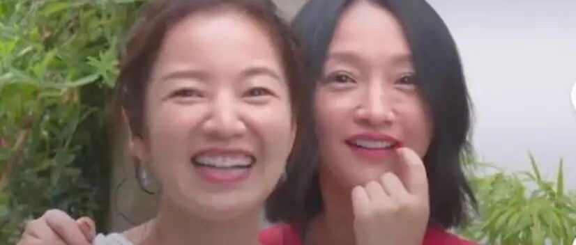 一堆中年妇女假装青春少女，但周迅很真实，素颜还可能被认为55！