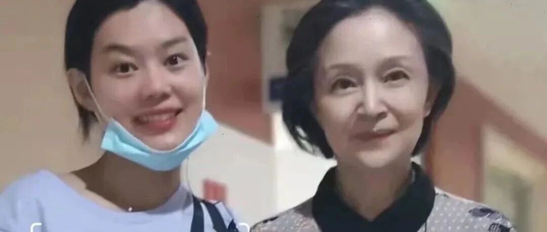 刘莉莉跟素人合影不染白发，瘪嘴凹陷自然老，气质一直温婉大方！