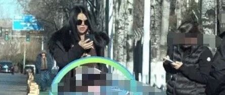 在街头拍到李湘，整个人很有气场，穿羽绒服身材胖但还是很漂亮！