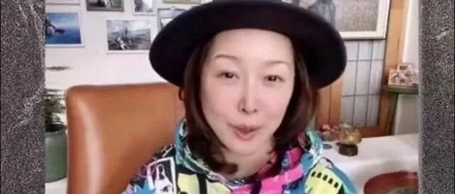 孙悦分明快成老太太了，还穿潮卫衣装时髦，素颜难掩脸上的沧桑！