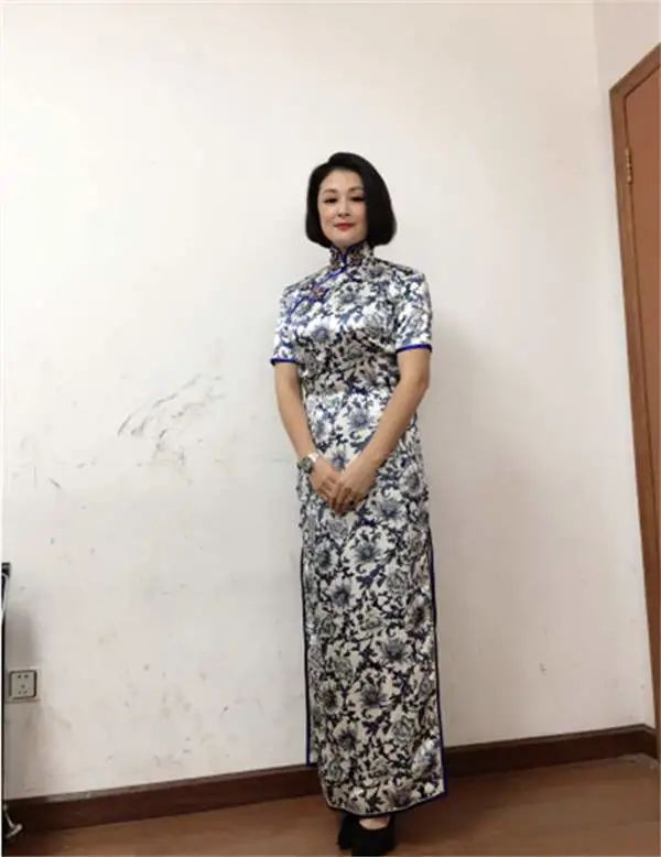赵本山小姨子脸型土,五大三粗的身材,没想到平时穿的这么贵气!-微信头条网 赵本山小姨子脸型土,五大三粗的身材,没想到平时穿的这么贵气!