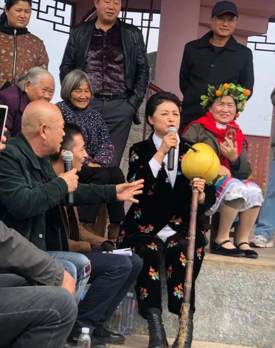 赵本山小姨子脸型土,五大三粗的身材,没想到平时穿的这么贵气!-微信头条网 赵本山小姨子脸型土,五大三粗的身材,没想到平时穿的这么贵气!