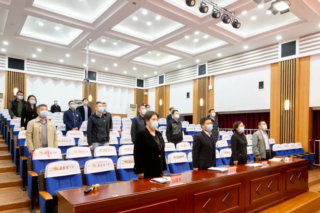 石家庄一中组织教师收看中国共产党第二十次全国代表大会开幕盛况