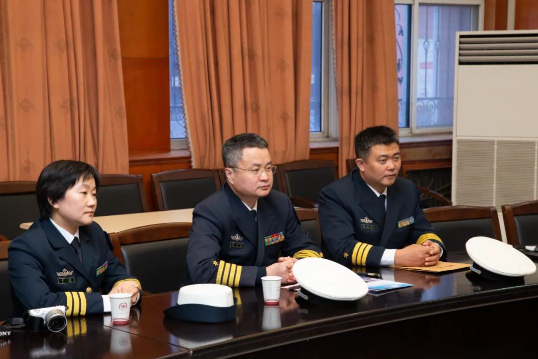 徐衛明大校介紹了全軍重點院校——海軍大連艦艇學院,被譽為