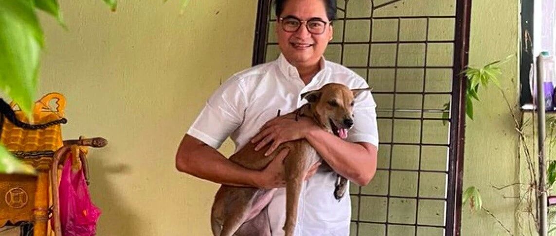 被收养的流浪狗，半夜里被骂也要叫醒主人，没想到竟救了一家人！