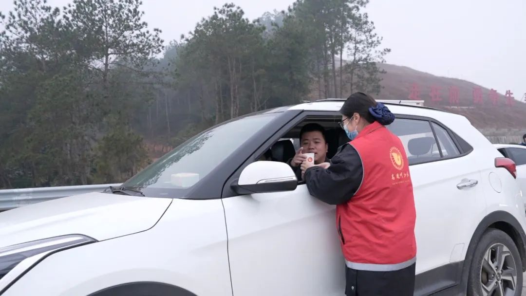 永新大霧天氣高速交通管制便民服務暖人心