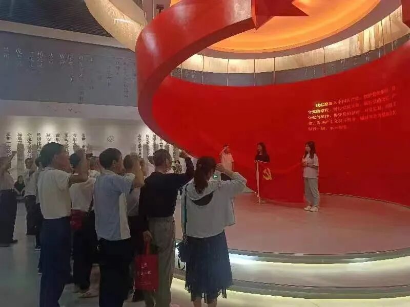 读书班分别参观了遂川县工农兵政府,红色诗词体验馆,草林红色圩场并