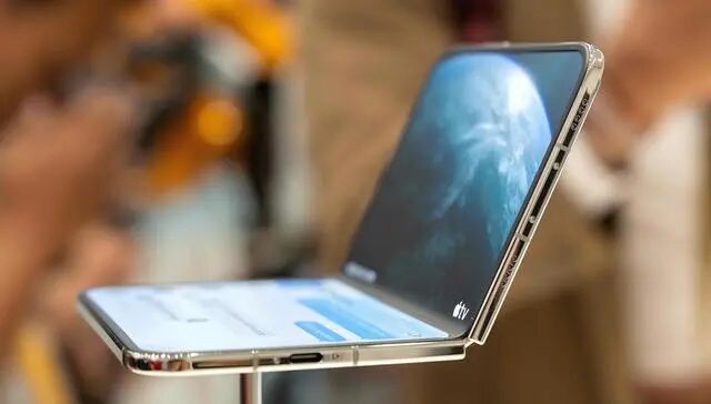 【硬科技头条】iPhone Duo整机组装良率仅六成多，苹果折叠屏还在量产爬坡