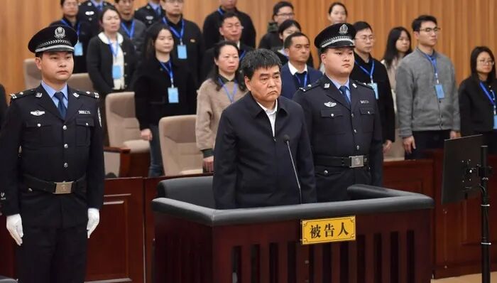 反腐聚焦国家烟草专卖局原副局长张天峰;靠烟吃烟;受贿3407万;被判12年