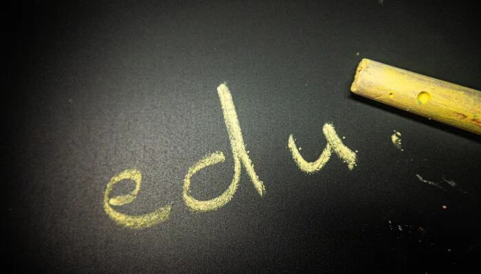 升学咨询服务；网红教授；裁员风波；北京公司；人去楼空