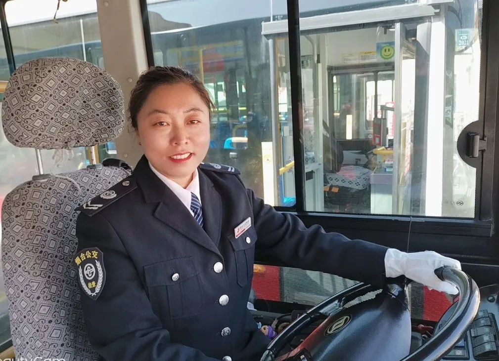 三八妇女节礼赞烟台公交女司机撑起公交半边天