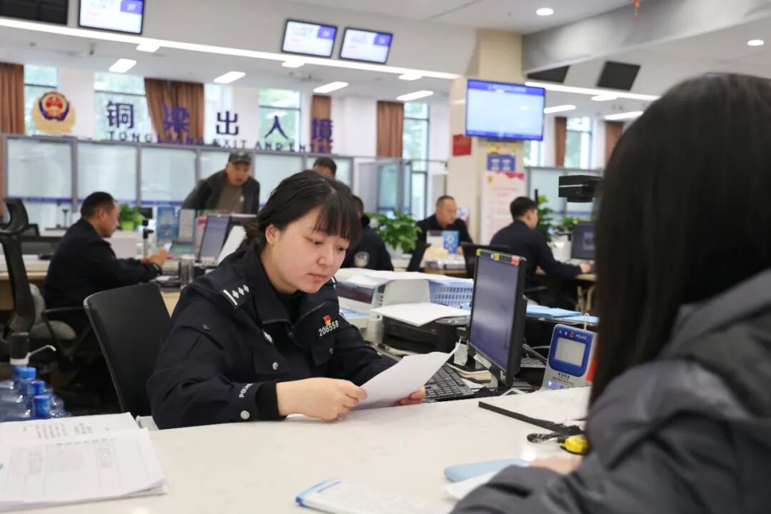 重庆铜梁公安小窗口做优大服务点亮群众满意灯