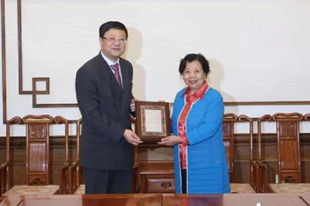 感人泪下 我与吴官正的相伴五十年 美國海外電視網usocctn Com