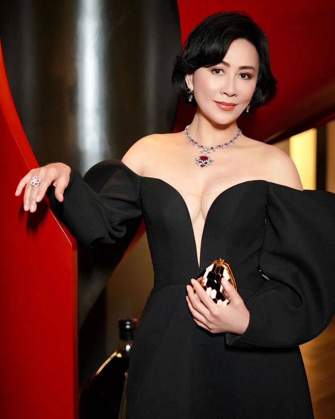 刘嘉玲走女团风?网友吐了:梁朝伟,报警! - 居里生活笔记 - 瓦斯阅读