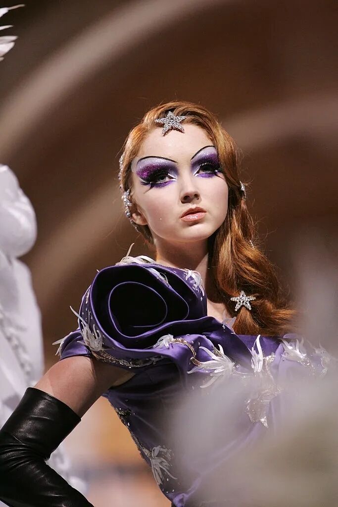 【美女】14岁美到人神共愤，17岁杀入年度富豪，如今却被嘲胖成大妈（组图） - 8