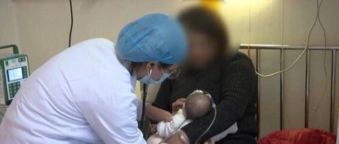 出生百日婴儿开荤被紧急送医抢救，悲剧给家长敲响警钟！