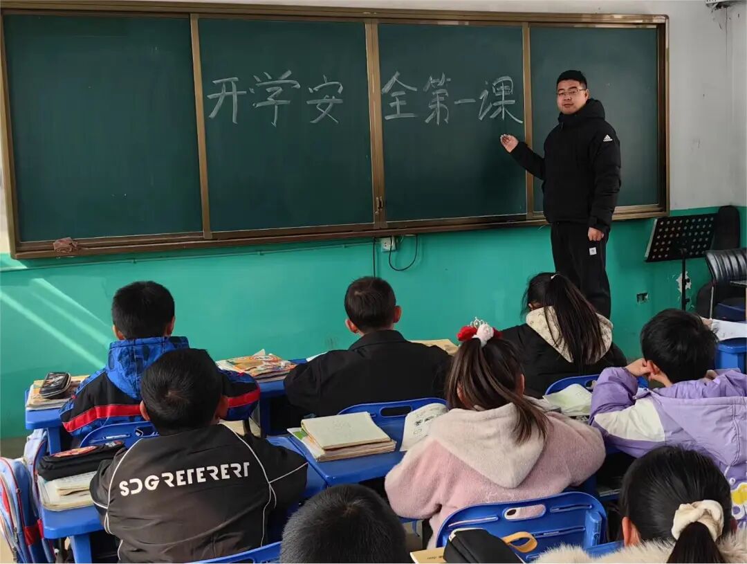 位置:>首页>灵寿县>东合村小学,柏山中心小学,青同镇中学,院同小学,马