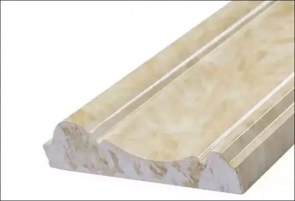 杰哥:客厅的一般都是块料踢脚线嘛,大理石或者花岗石等等.